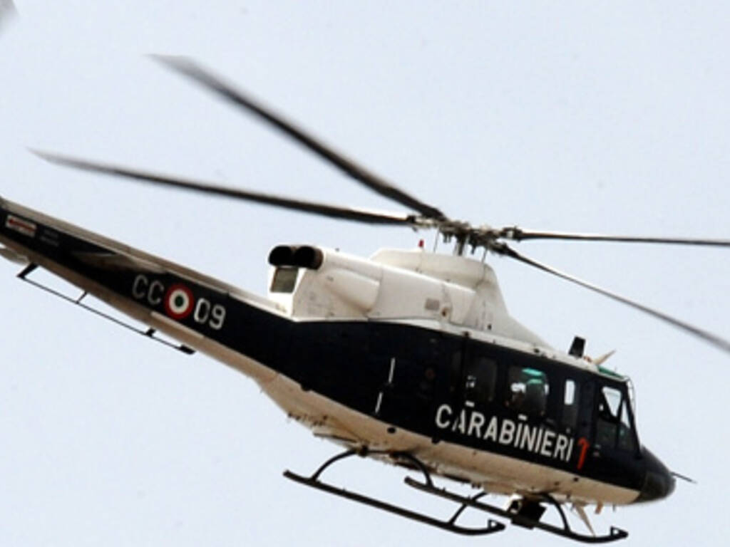 Intensificati i controlli dei Carabinieri: l&#39;elicottero dell&#39;Arma sorvola  la Valmarecchia - RiminiNotizie.net