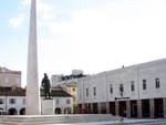 Il monumento di Baracca e la sede della Fondazione Cassa di Risparmio e Banca del Monte di Lugo