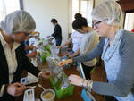 45 volontari hanno preparato buste di cibo liofilizzato, riso e proteine (foto Zani)