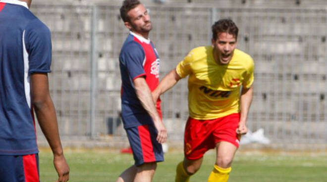 Per Manuzzi primo gol in questo campionato, il quinto col Ravenna (foto Corelli)