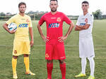 Le tre divise ufficiali della squadra: rossa, gialla e bianca