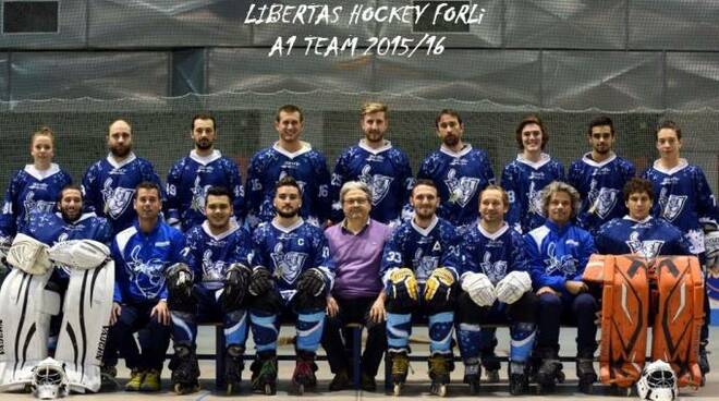 La Libertas Hockey Forlì 2015-2016 al gran completo (foto dal profilo Facebook del club)