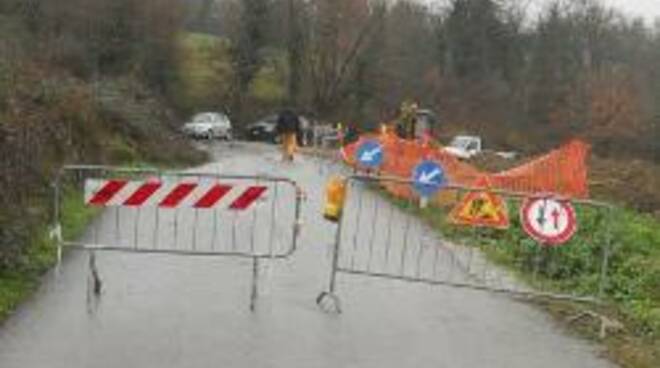 Valmarecchia: frana su una strada