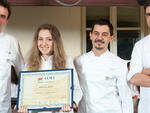 Fabrizia con il diploma in mano