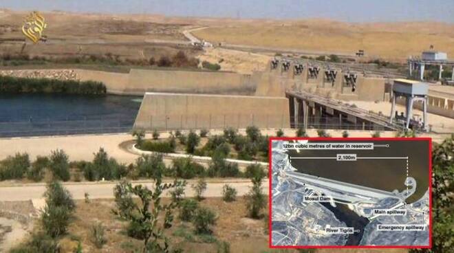 La diga di Mosul, sbarramento artificiale sul fiume Tigri, a 350 km dalla capitale irachena Baghdad