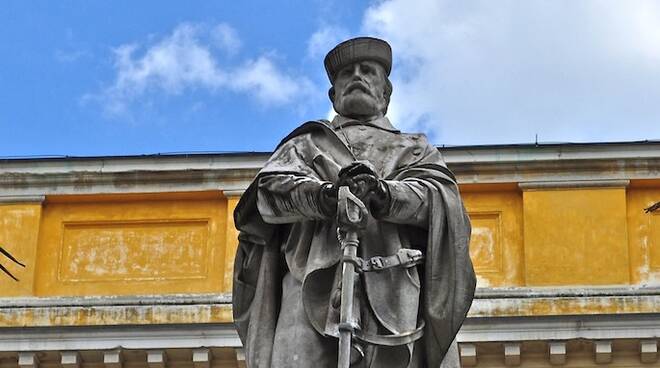 La statua di Giuseppe Garibaldi nell'omonima piazza di Ravenna