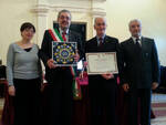 Nella foto Franco Gabrielli riceve la cittadinanza onoraria di Ravenna