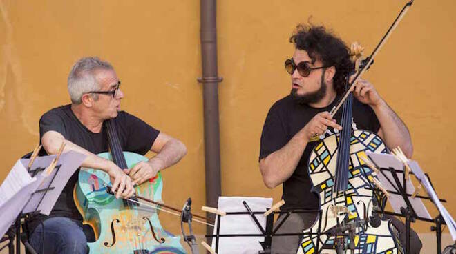 Giovanni Sollima e Enrico Melozzi; Sollima riceverà questa sera il premio Ravenna Festival 2016