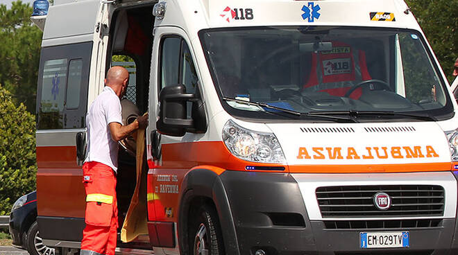 Il ciclista ferito è stato soccorso dal personale del 118, intervenuto con un'auto medicalizzata e un'ambulanza