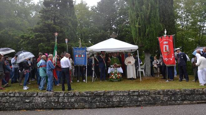 Un momento della cerimonia commemorativa al Carnaio per ricordare l'eccidio del 25 luglio 1944
