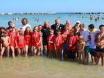 I partecipanti all'edizione 2015 dello 'Swimming Day' promosso dall'associazione Delphinos