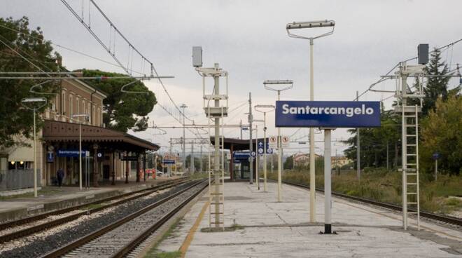 La stazione ferroviaria di Santarcangelo, dove dentro un container è stato rinvenuto il cadavere mummificato