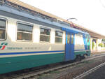 Un treno locale alla stazione di Ravenna (foto d'archivio)