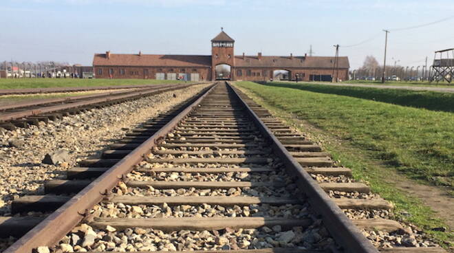 Cervia aderisce al progetto "Promemoria Auschwitz": 11 studenti visiteranno il lager nazista - RavennaNotizie.it - ravennanotizie.it