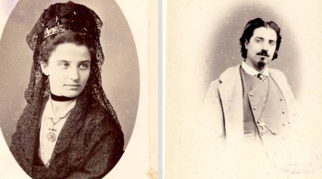 Due delle fotografie esposte: la soprano Romilda Pantaleoni e il baritono Antonio Cotogni