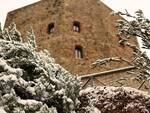 La Rocca di Montefiore Conca innevata in versione "natalizia" (foto Lara Braga)