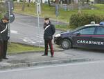 I carabinieri di Riccione sul punto dell'incidente mortale di Lawrence Ekaun a Coriano (foto Migliorini)