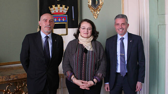 Vania Santi tra il sindaco Lucchi e il presidente del Consiglio Pullini