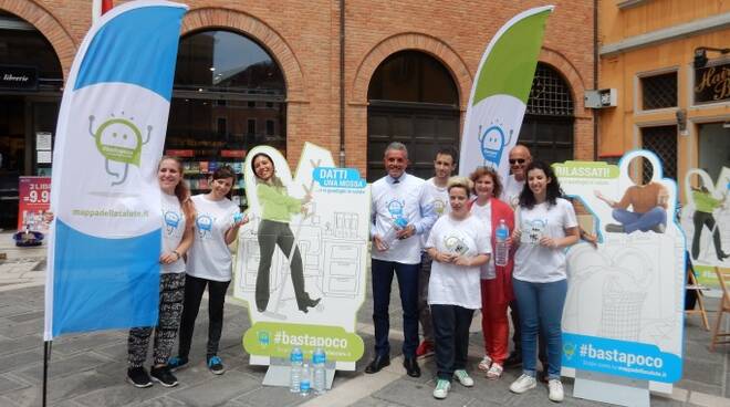 Il sindaco di Cesena, Paolo Lucchi, insieme ai promotori dell'iniziativa