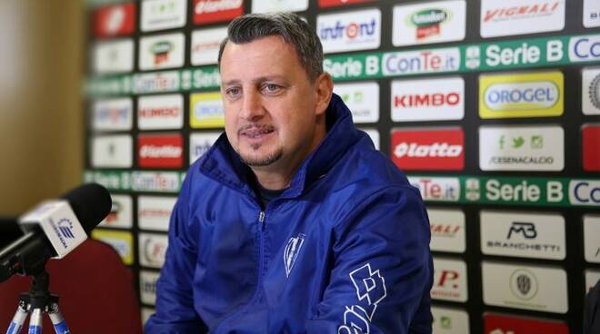 Andrea Camplone ha trovato l'intesa con i dirigenti del Cesena per prolungare il suo contratto