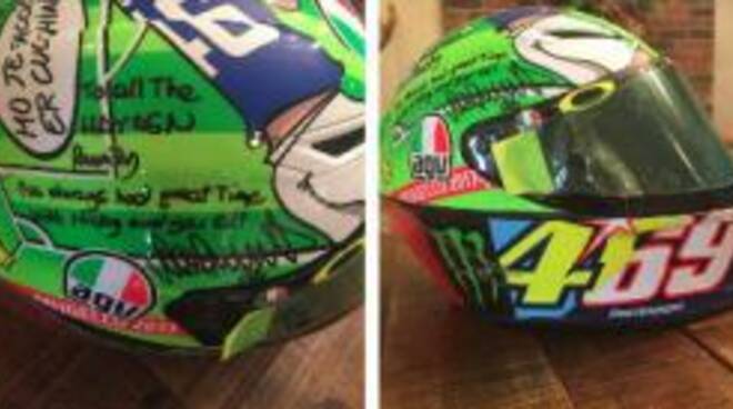 Il casco di Rossi dedicato ad Hayden