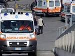 L'ambulanza che ha condotto l'uomo al Pronto Soccorso dell'ospedale di Rimini (foto archivio Migliorini)
