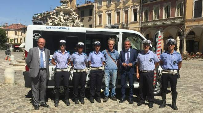 La presentazione del nuovo mezzo attrezzato della Polizia Municipale di Cesena