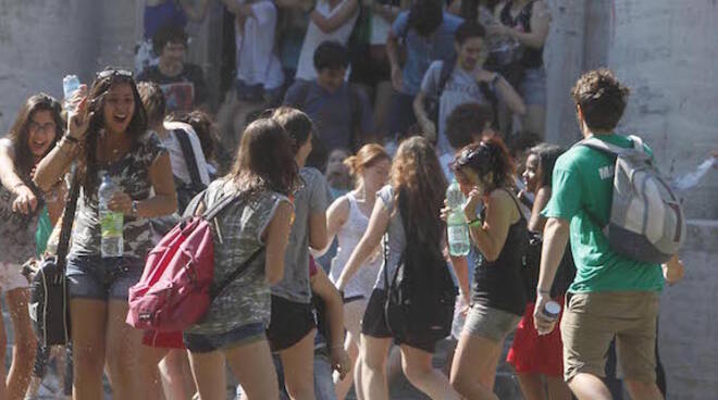 Nella scuola superiore riminese sanzioni per chi avrà un abbigliamento non consono all'ambiente (foto d'archivio)