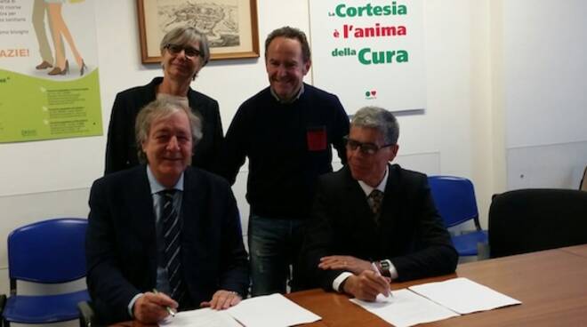 Da sinistra Federica Matteucci, responsabile vendite di Start Romagna ed Enrico Sabatini, direttore dell’Unità Operativa dell’Ausl Romagna