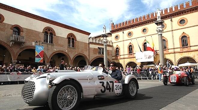 La Mille Miglia in Piazza del Popolo a Ravenna