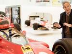 Mauro Forghieri con una monoposto Ferrari degli anni Ottanta