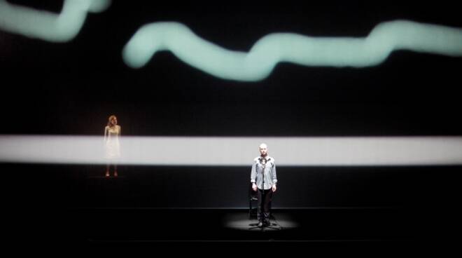 Una scena di "Orphée et Eurydice", allestimento dell’opera di Gluck realizzato a Bruxelles nel 2014 (foto Luca Del Pia)