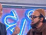 Giampiero Pizzol a destra con Claudio Bisio a "Zelig" di Canale 5 (immagine Mediaset)