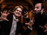 I due direttori della Orchestra Senzaspine: Matteo Parmeggiani e Tommaso Ussardi in una posa scherzosa