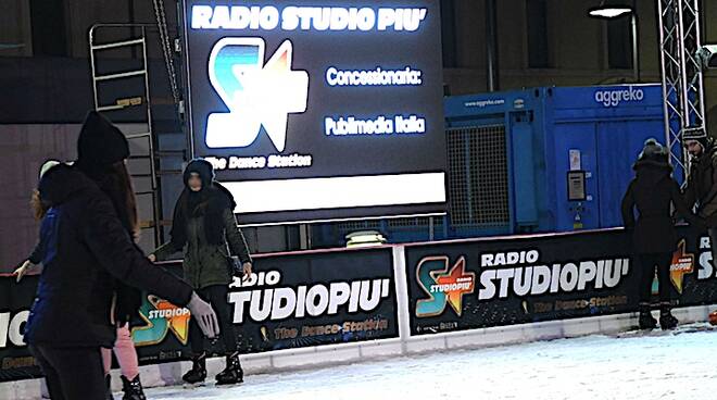 Pista del ghiaccio in piazza Kennedy a Ravenna