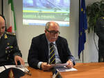 Da sinistra: il comandante della GdF, Andrea Fiducia, il procuratore capo Alessandro Mancini e il sostituto, Monica Gargiulo