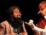 Andrea Bellacicco e Andrea Dellai in scena con "Pinocchio. Viaggio tragicomico per nasi"