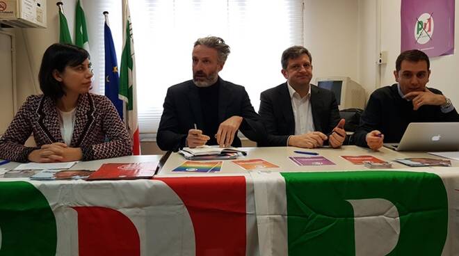 Fabrizio Landi, Stefano Collina e Marco Di Maio con Valentina Ancarani, segretario territoriale del Pd forlivese