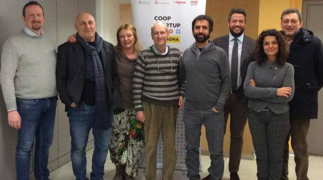 Nella foto la giuria di Coopstartup Romagna riunita presso la sede di Forlì di Legacoop Romagna