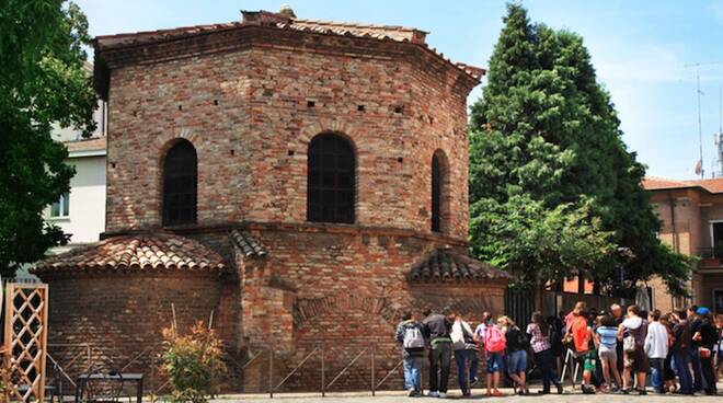 Battistero degli Ariani (fonte turismo.ra.it)