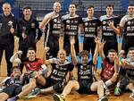 Il Volley Club Cesena festeggia dopo la vittoria ai danni della capolista