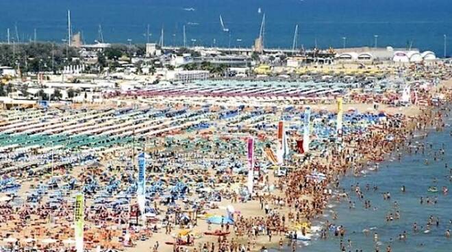 La spiaggia di Riccione in piena estate