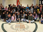 Nella foto gli studenti spagnoli in visita al comune