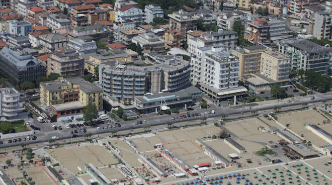 Uno scatto dall'alto della riviera romagnola di Rimini