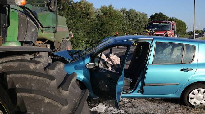 Incidente stradale in via Sant'Alberto