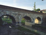 Il ponte sul fiume Rubicone a Savignano (foto d'archivio)