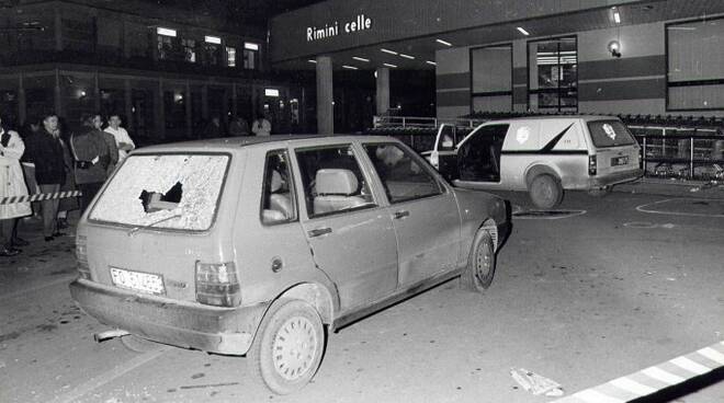 La drammatica scena dopo l'assalto della banda della Uno Bianca alla Coop delle Celle a Rimini