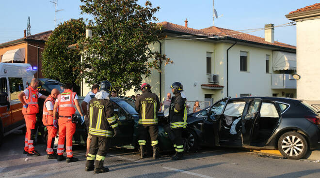 Nella foto i soccorsi dopo l'incidente a Borgo Montone