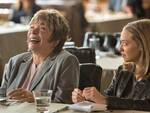 Una scena del film "Adorabile nemica" con Shirley Maclaine e Amanda Seyfried