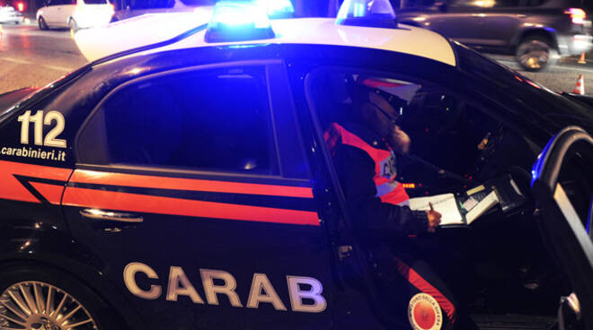 Fin dalle prime luci dell'alba sono scattati i controlli dei carabinieri nelle colonie di Cesenatico (foto d'archivio)